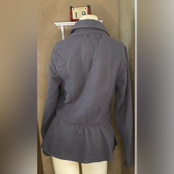 DECREE Charcoal Basket Weave Knit Button Front Peplum Waist Ruffle Edge Blazer - Picture 3 of 10